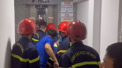 Giải cứu 3 người mắc kẹt trong thang máy khách sạn