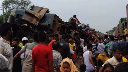 Tàu hỏa đâm nhau tại Bangladesh, hơn 100 người thương vong