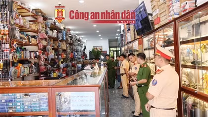 Tạm giữ 129 thùng đồ chơi xe mô tô trị giá trên 570 triệu đồng