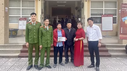 Công an xã phối hợp ngăn chặn vụ chuyển 1 tỷ đồng cho kẻ lừa đảo mạo danh Đội trưởng điều tra