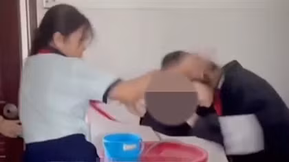 Thông tin mới vụ học sinh lớp 8 bị đánh trong nhà vệ sinh
