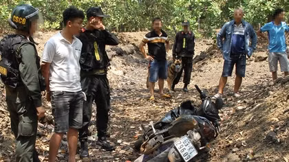 Truy bắt 2 tên trộm có nhiều “đồ chơi” đi gây án