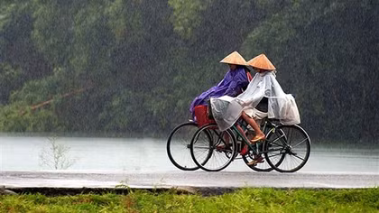 Miền Trung mưa lớn, Hà Nội nắng đẹp