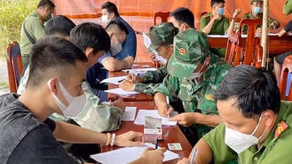Theo chân Công an xã vùng biên