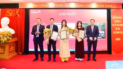 Trao giải Cuộc thi sáng tác tác phẩm hưởng ứng Giải Búa liềm Vàng Đảng ủy Khối Doanh nghiệp Trung ương (DNTW) năm 2023