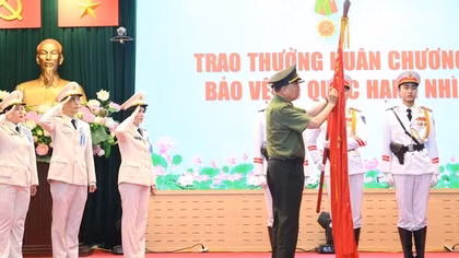Công đoàn CAND đón nhận Huân chương Bảo vệ Tổ quốc hạng Nhì