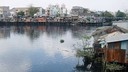 Cần chính sách đột phá để di dời nhà trên và ven kênh rạch
