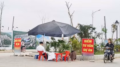 Khốn khổ như sale, “cò” đất thời... “ngộp bank”