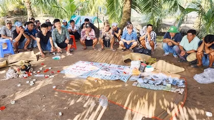 30 con bạc bị bắt tại điểm đá gà, thu giữ trên 500 triệu đồng