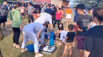 Tắm biển Quan Lạn bị sóng cuốn, 1 người tử vong