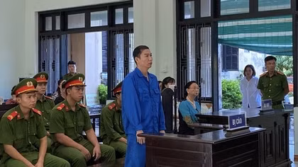 Cựu cán bộ cướp tiệm vàng lĩnh án 8 năm 3 tháng tù