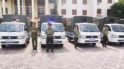 Công an Đắk Nông bàn giao ô tô tải chuyên dụng cho Công an 10 xã, thị trấn