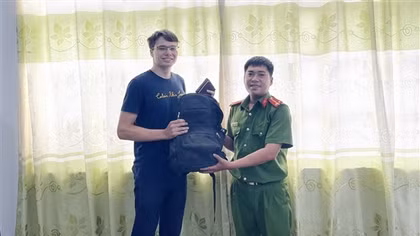 Thanh niên người Pháp gửi thư cảm ơn Công an đã tìm được tài sản bị thất lạc