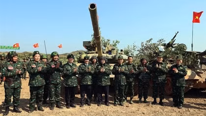 Thủ tướng dự diễn tập chiến thuật có bắn đạn thật của Quân đoàn 12