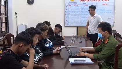 2 nhóm thanh, thiếu niên mang dao, kiếm giải quyết mâu thuẫn