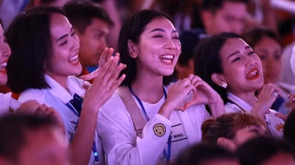 Những hình ảnh ấn tượng lại lễ bế mạc SEA Games 32