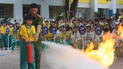 Tuyên truyền, tập huấn PCCC cho cán bộ cấp xã và hàng ngàn học sinh