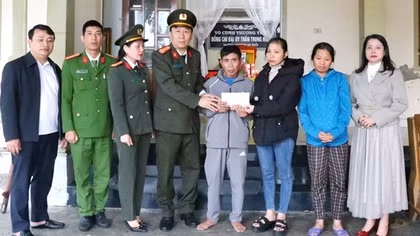 Báo CAND hỗ trợ gia đình Đại úy Trần Trung Hiếu hy sinh khi làm nhiệm vụ