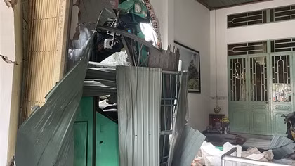 Đã xác định danh tính nạn nhân trong vụ xe ô tô khách lao vào nhà dân