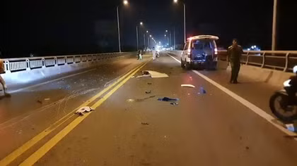 Va chạm liên hoàn trên cầu Rạch Miễu, nam thanh niên tử vong tại chỗ