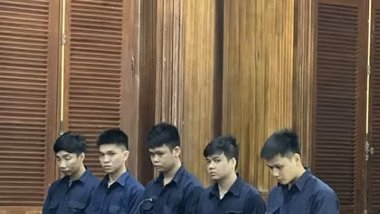 Tiếng nẹt pô "xô" 5 thanh niên vào tù