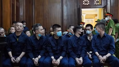 Cho “bác thằng bần” vay tiền đánh bạc bằng… niềm tin
