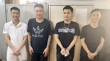 Mang ma túy đá, nam thanh niên chột dạ khi bị 141 "vẫy lại"