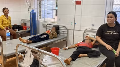 Ba em nhỏ nhập viện cấp cứu nghi do ngộ độc trứng cóc