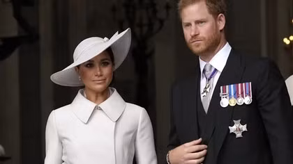 Hoàng tử Anh Harry tham dự lễ đăng quang của cha nhưng vợ Meghan thì không