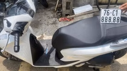 Thợ sửa xe máy bấm biển cho Honda SH trúng “ngũ quý 8”
