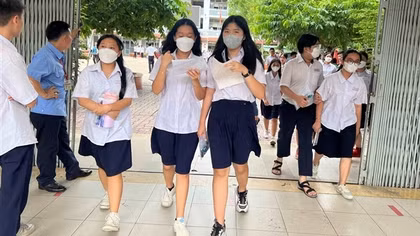 Sau bài thi môn Ngoại ngữ, kỳ thi lớp 10 tại TP Hồ Chí Minh: Thí sinh lại cười tươi!