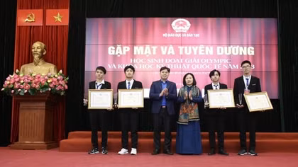 Vinh danh học sinh đoạt giải Olympic và Khoa học kỹ thuật quốc tế 2023