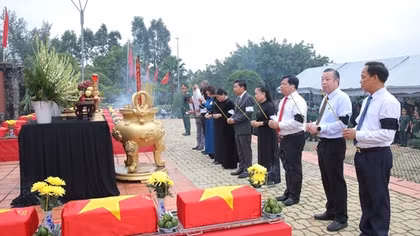 An táng 114 hài cốt liệt sĩ Quân tình nguyện Việt Nam hy sinh trên chiến trường trong nước và Campuchia