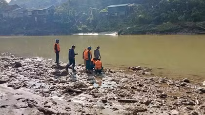 Đi vớt củi, một người dân bị hồ thuỷ điện xả nước cuốn trôi