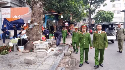 Thị sát chiến dịch “giành lại vỉa hè” ở quận Hà Đông