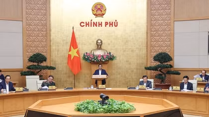 Chính phủ yêu cầu bãi bỏ việc xuất trình sổ hộ khẩu, giấy xác nhận thông tin cư trú
