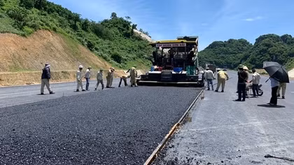 Đình chỉ đơn vị thi công cao tốc làm sập cống hộp khiến 2 người tử vong