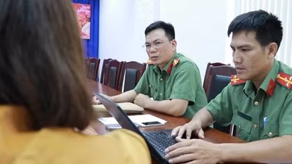 Mất hàng tỷ đồng vì đầu tư vé phim trên app
