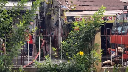 Giải cứu người phụ nữ bị kẹt trong đám cháy