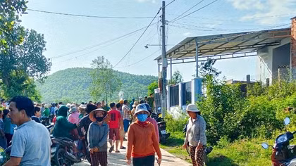 Ráo riết truy lùng kẻ cuồng sát đâm chết vợ cùng hai người hàng xóm