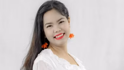 Nhà thơ Phạm Vân Anh: Gót sen nở thắm biên thùy