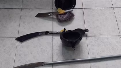 Nhóm côn đồ cầm dao chém người tại quán nhậu