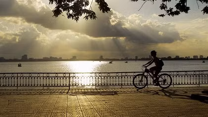Vùng núi Bắc Bộ mưa to, Hà Nội hửng nắng ráo; Nam Bộ mưa về chiều tối