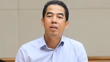 Trong túi quà vợ cựu Thứ trưởng Tô Anh Dũng nhận hộ chồng có gì?