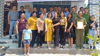 Trao nhà nghĩa tình đồng đội tặng Công an viên có hoàn cảnh khó khăn