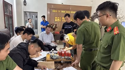 Giám đốc Công ty tài chính tổ chức cho vay lãi nặng, uy hiếp con nợ