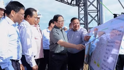 Thủ tướng Phạm Minh Chính kiểm tra dự án vành đai 3 tại Long An