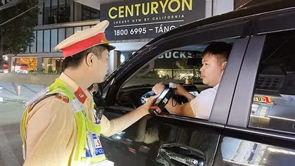 Lái xe ở Hà Nội quen dần “đã uống rượu bia, không lái xe” (bài 1)