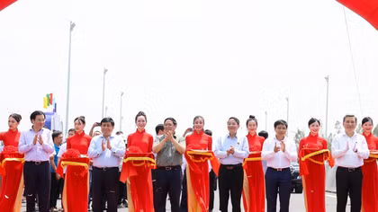 Thủ tướng Chính phủ phát lệnh thông xe hai tuyến cao tốc trong ngày đầu của kỳ nghỉ lễ