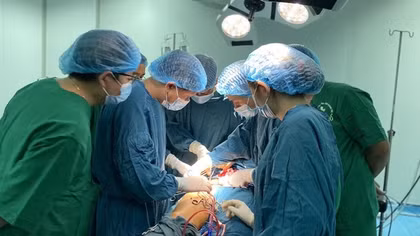 Cứu sống bệnh nhân sốc tim nặng bằng kỹ thuật ECMO